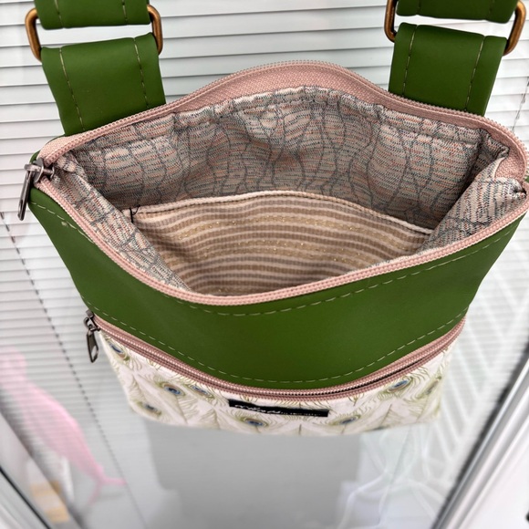 Vegan Crossbody Bag - upcycled - Cruelty Free - Picture 4 of 7